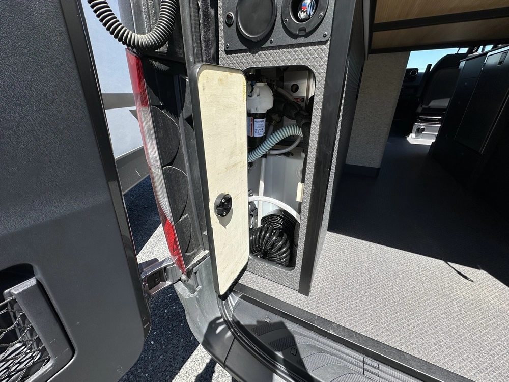 2027 Uwagen Série 4 Overland alt