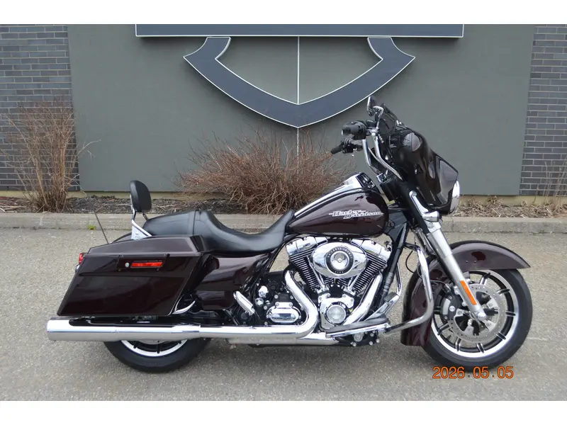 2011 Harley-Davidson FLHX thumbnail 2