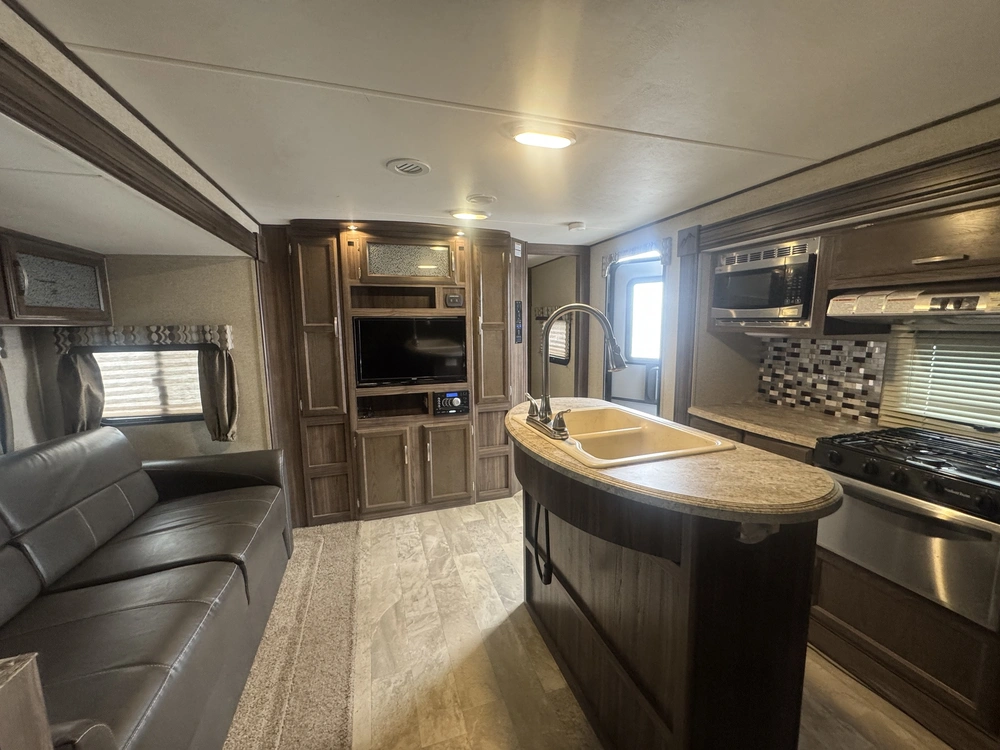 2017 Coachmen Apex 276 Bhss alt