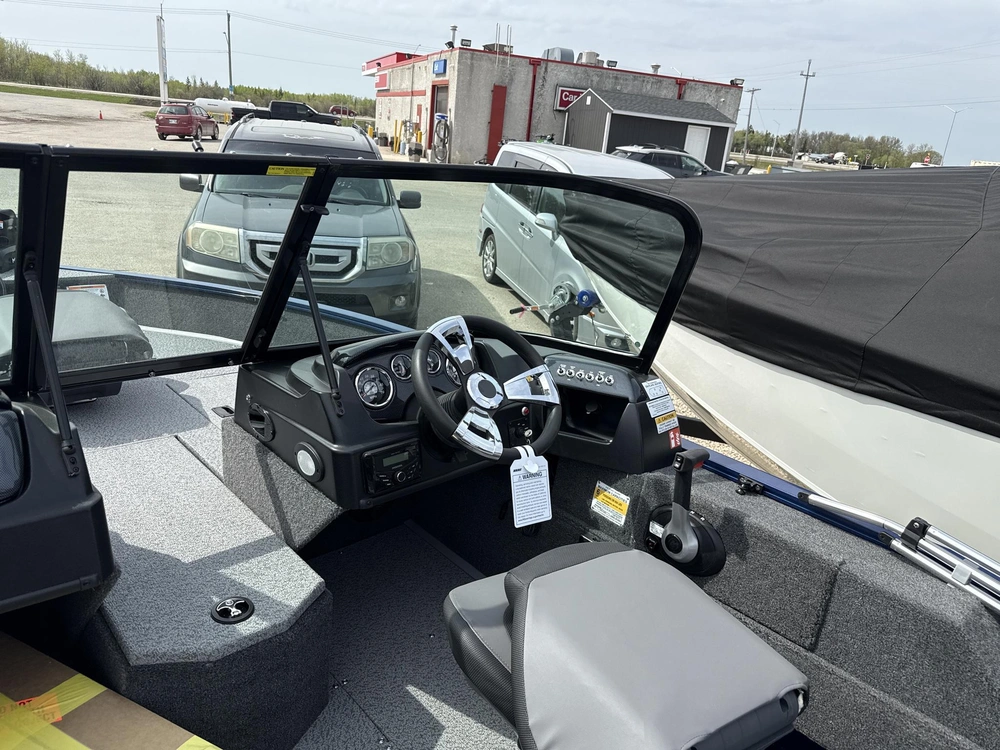 2026 Lowe Boats Fishing Machine Walk Thru Fm 1775 Wt alt