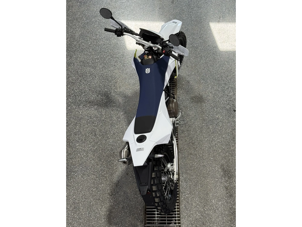 Husqvarna 701 Enduro 2027 alt
