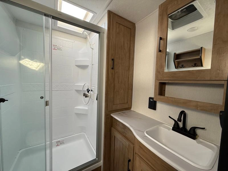 Coachmen Freedom Express 274rks 2025 alt