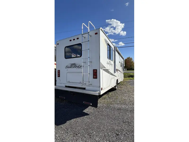 2011 Forest River SUNSEEKER 3100 thumbnail 3