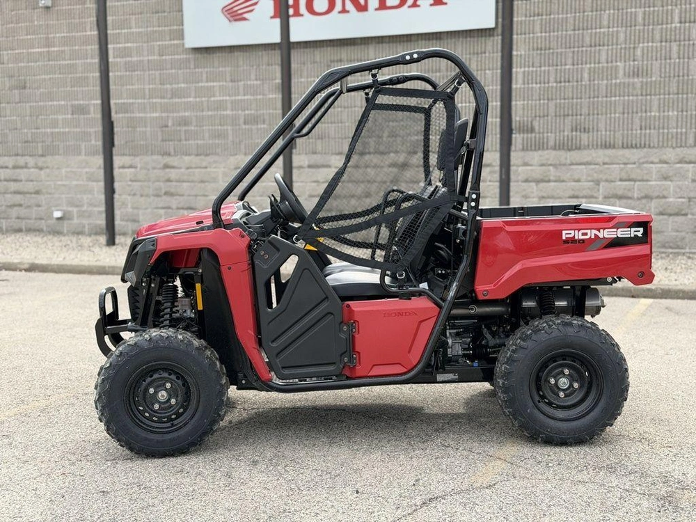 2026 Honda Pioneer 520 alt
