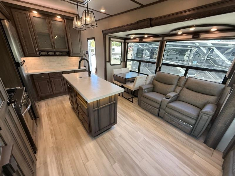 Grand Design Solitude 378mbs 2022 alt