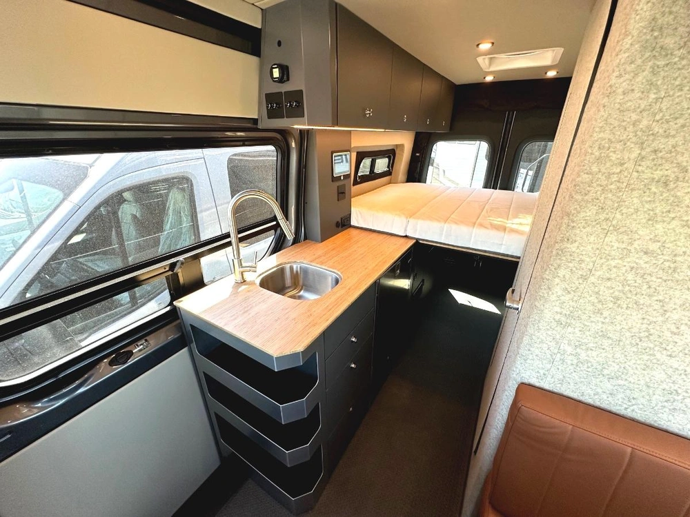 2027 Uwagen Série 4 Overland alt