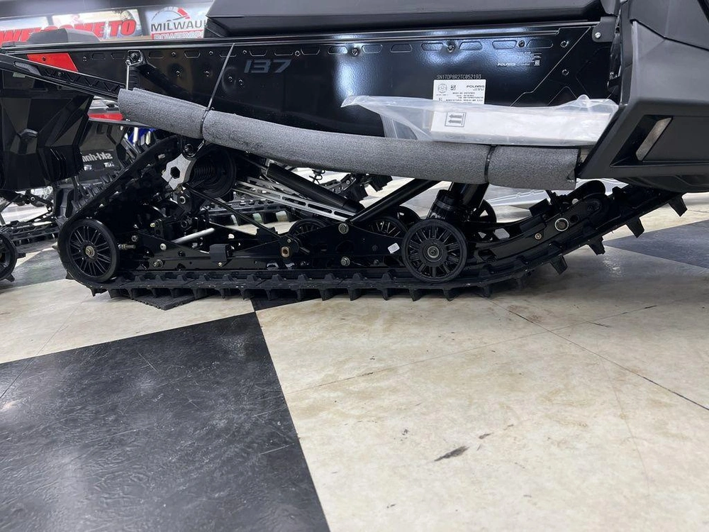 2026 Polaris 850 Indy Xc 137 Gloss Black / Blue Dusk alt