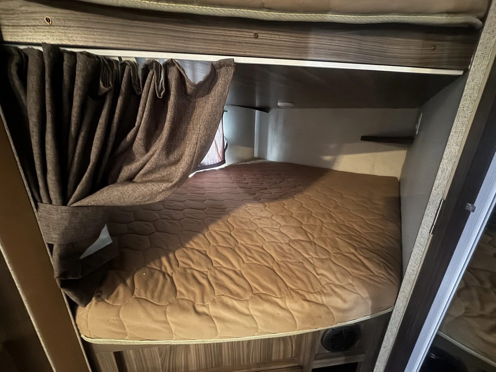 2017 Coachmen Apex 276 Bhss alt