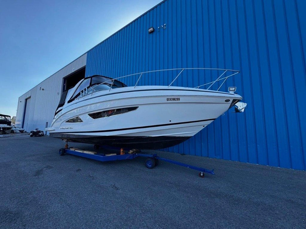 Regal 32 Express 2017 alt