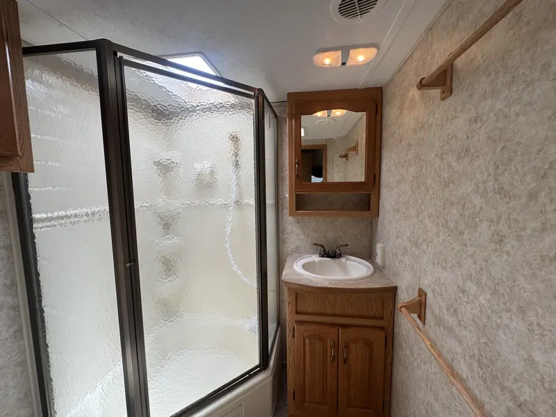 2006 Keystone RV MONTANA 329RLT thumbnail 12