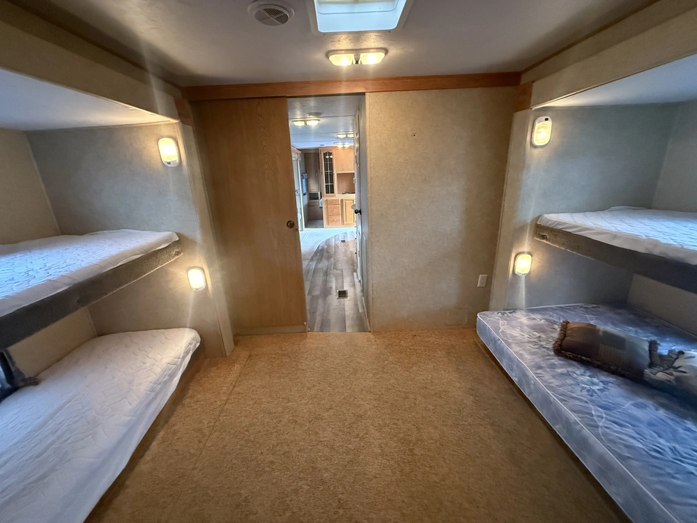 2006 Forest River Sandpiper 321bht alt