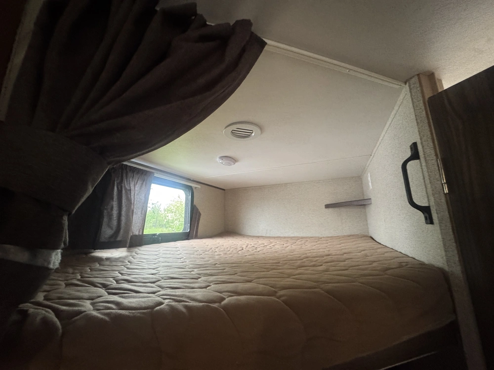2017 Coachmen Apex 276 Bhss alt
