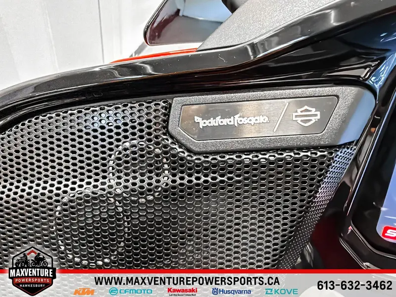 2025 Harley-Davidson ROAD GLIDE CVO ST thumbnail 11
