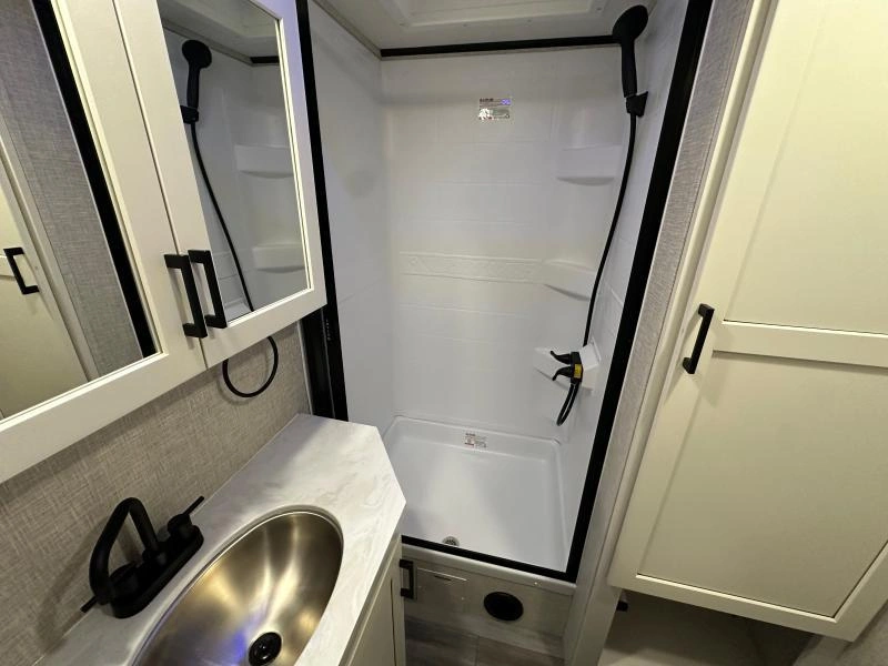2027 Jayco Jay Feather 29qbh alt