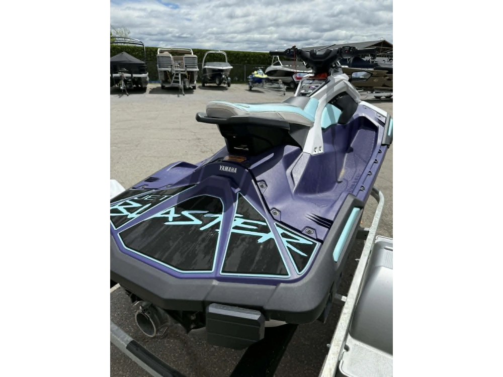 Yamaha Jetblaster Ltd 3-up 2025 alt