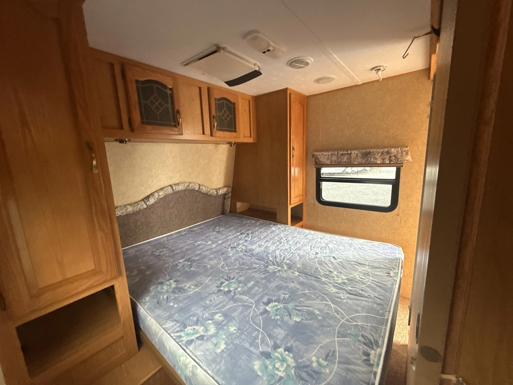 2006 Forest River Sandpiper 321bht alt
