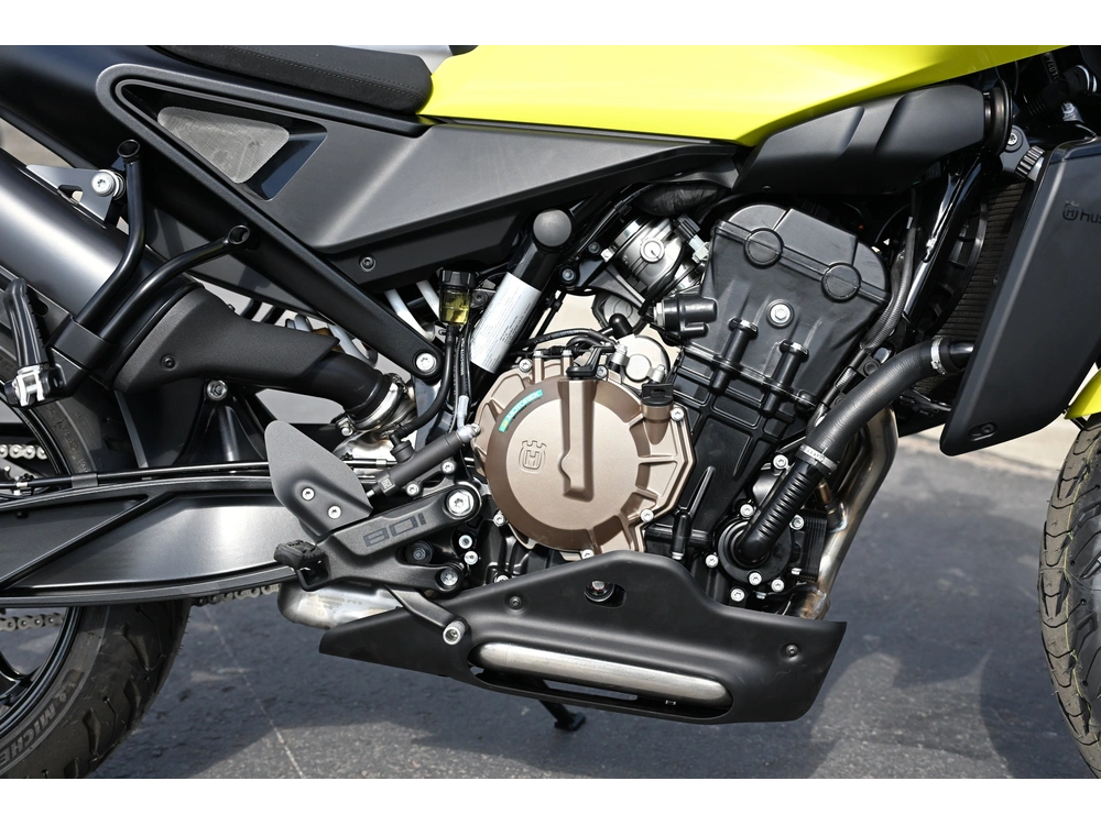2026 Husqvarna Vitpiln 801 alt