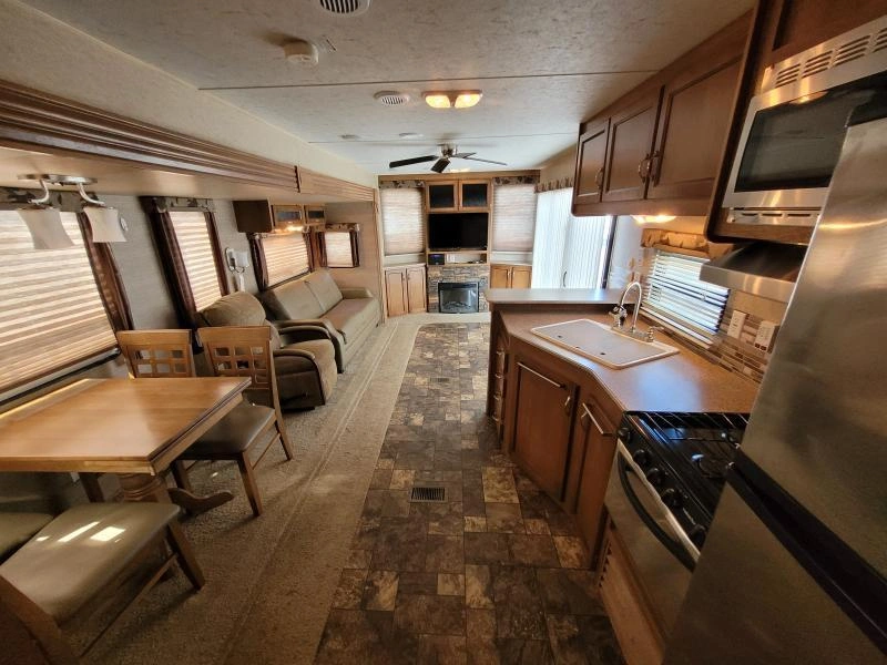 Coachmen Catalina 39fl 2015 alt