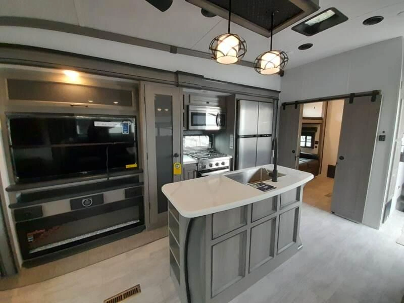 Keystone Rv Montana 3857br 2023 alt
