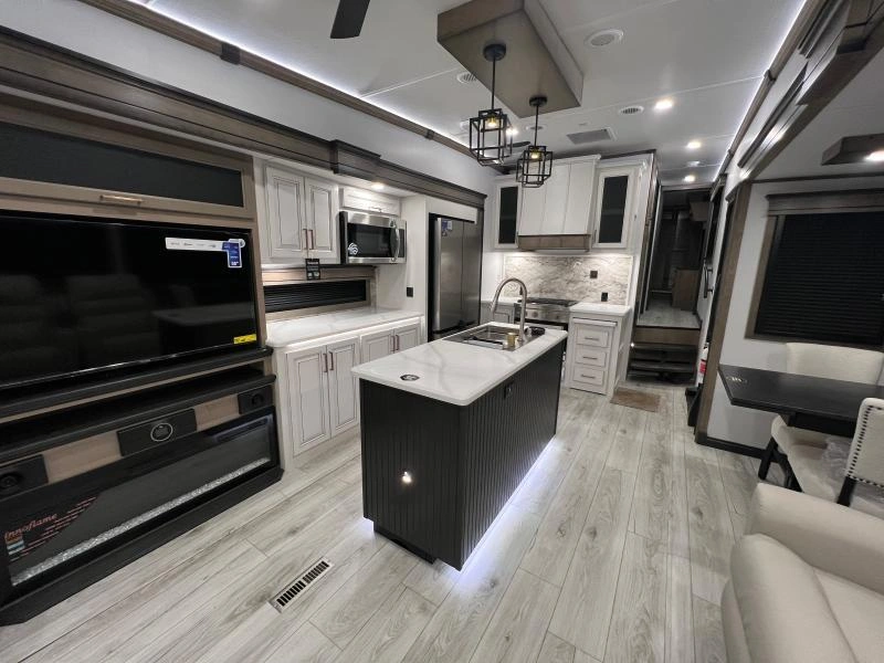 Keystone Rv Montana 3231ck 2025 alt