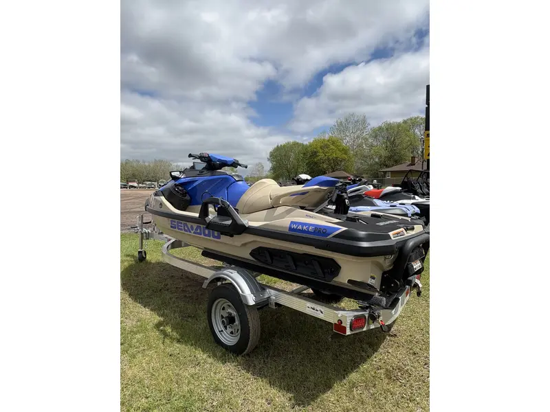 2026 Sea-Doo WAKE PRO 230 SOUND thumbnail 4