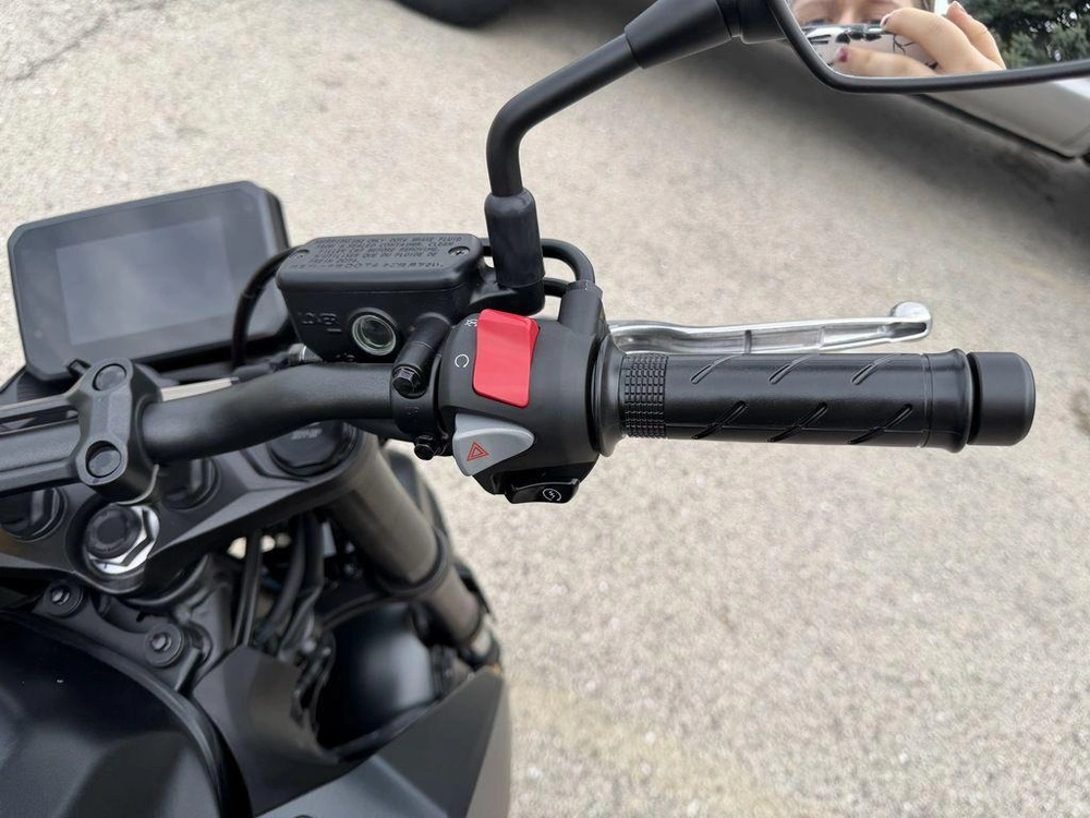 2025 Honda Cb500f alt