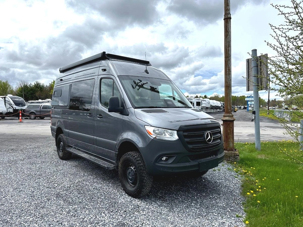 2027 Uwagen Série 4 Overland alt