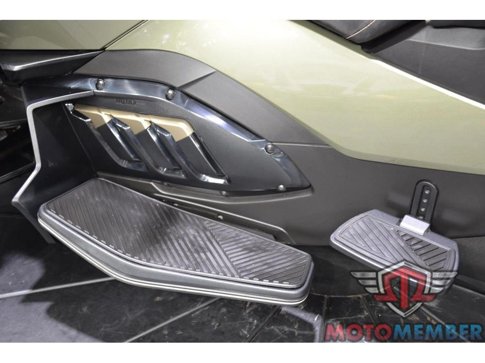 2021 Can-am Spyder Rt Sea-to-sky alt
