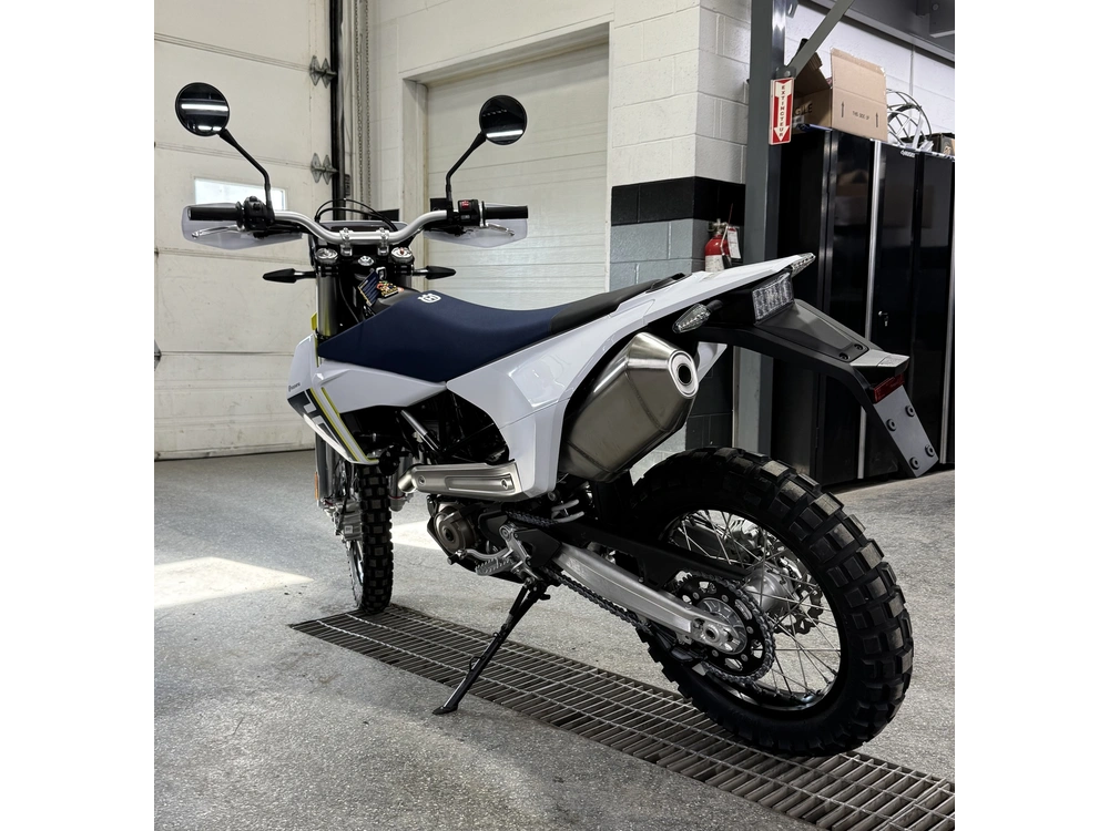 Husqvarna 701 Enduro 2027 alt