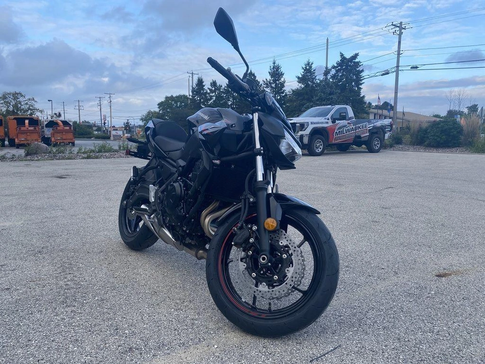 2025 Kawasaki Z650 alt