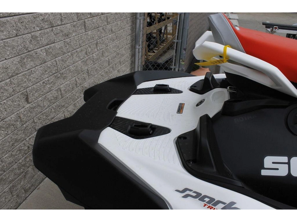 2026 Sea-doo Spark™trixx For 3 Rotax® 900 Ace™ - 90 Ibr And Audio alt