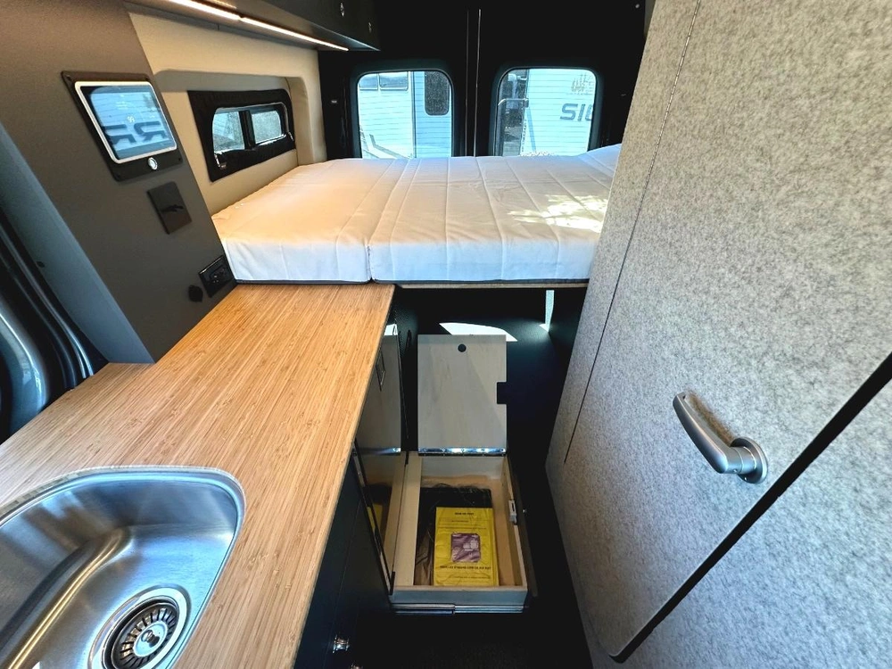 2027 Uwagen Série 4 Overland alt