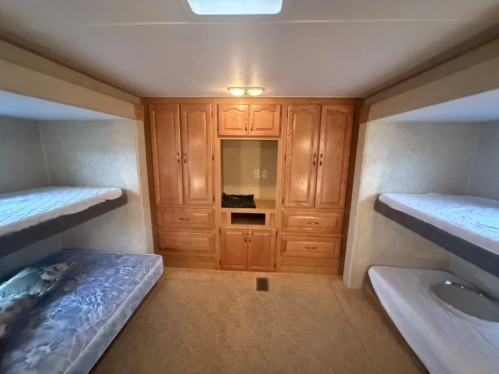 2006 Forest River Sandpiper 321bht alt