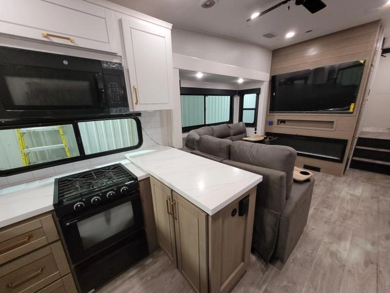 2026 Jayco Eagle 365ukts alt