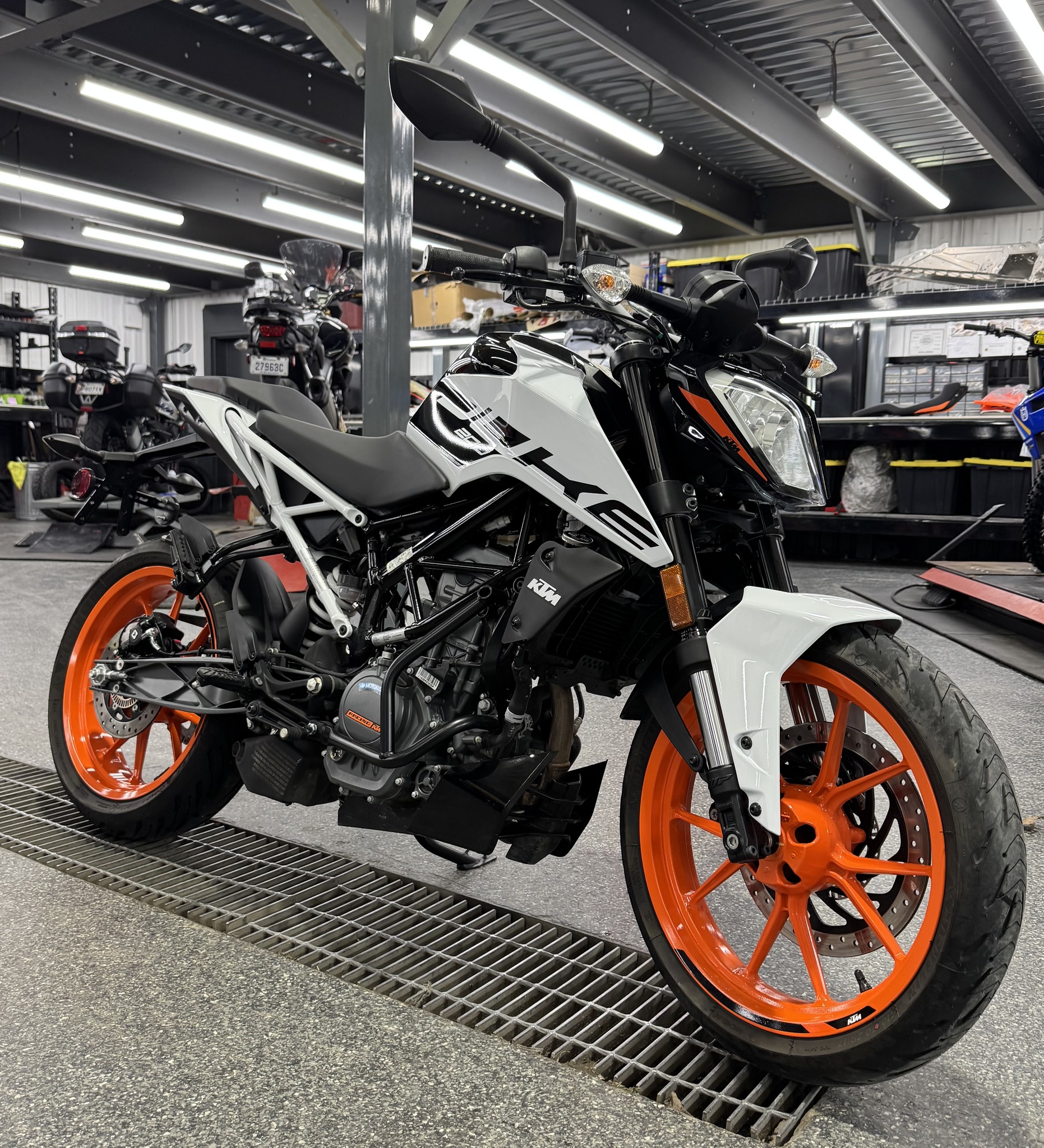 2020 KTM DUKE 200 thumbnail 8