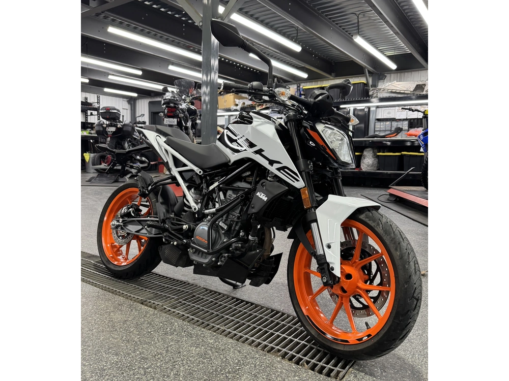 Ktm Duke 200 2020 alt