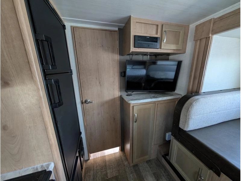 Winnebago Micro Minnie 2108fbs 2020 alt