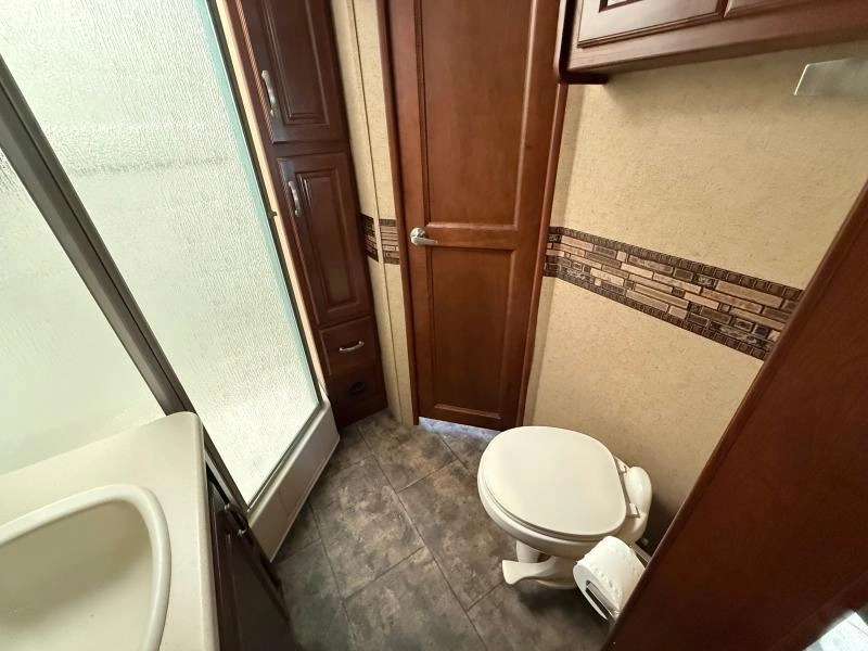 Thor Motor Coach Challenger 37kt 2015 alt