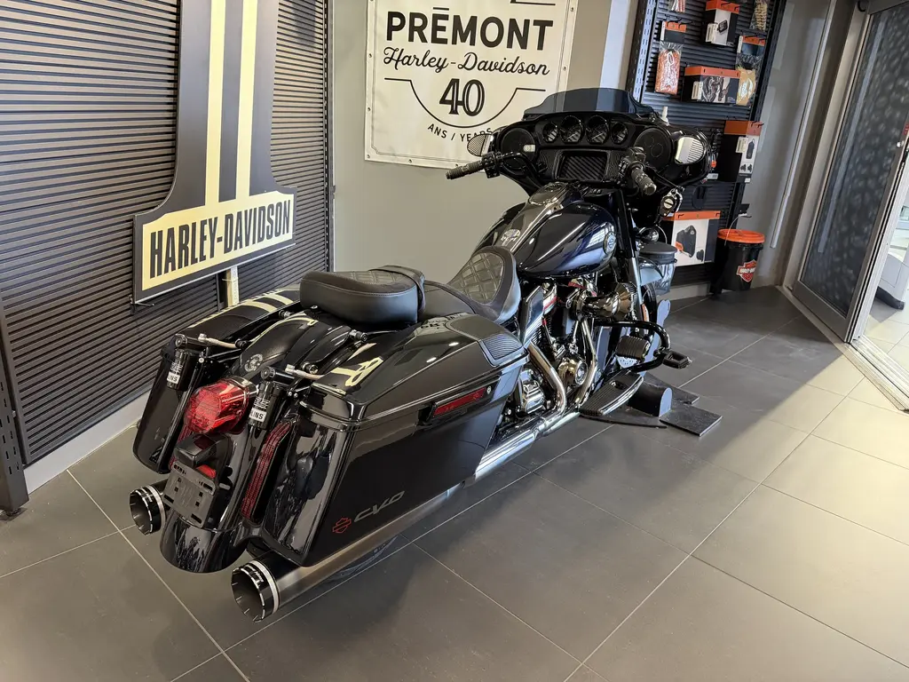 2022 Harley-Davidson CVO Street Glide FLHXSEFLHXSE