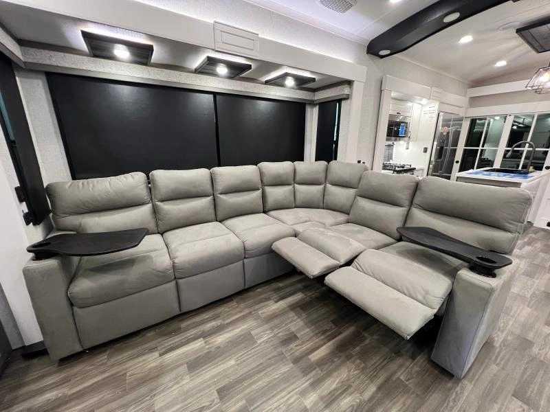 Jayco North Point 381ckre 2025 alt