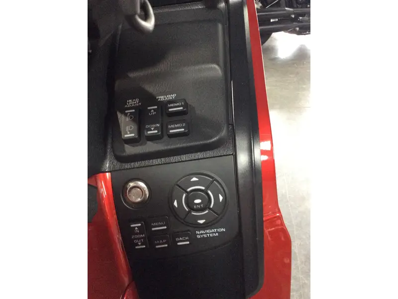 2017 Honda GOLDWING 1800 thumbnail 12