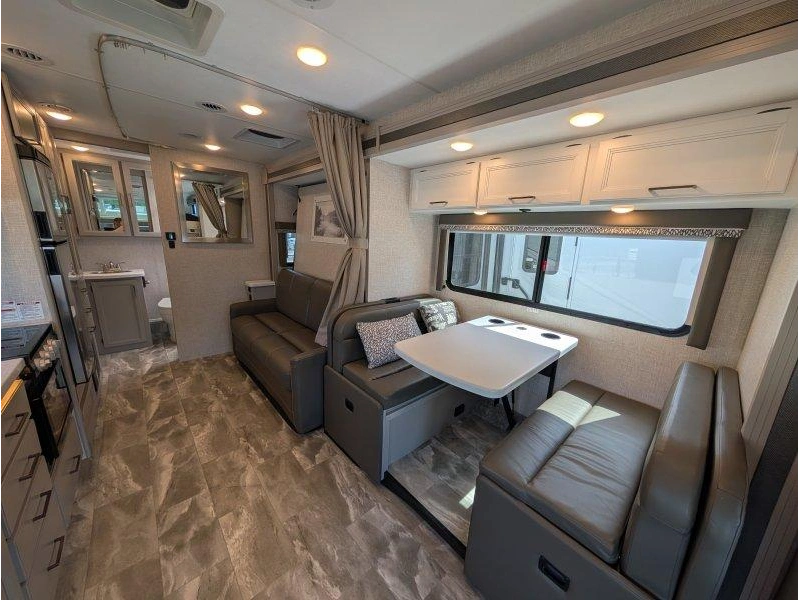 Thor Motor Coach Echelon Mb24 2024 alt