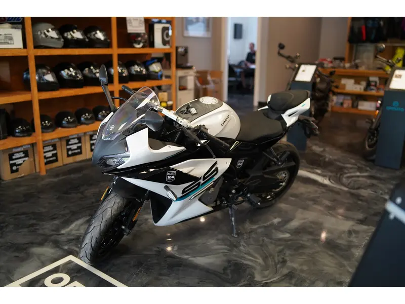 2024 CFMOTO 300 SS thumbnail 2