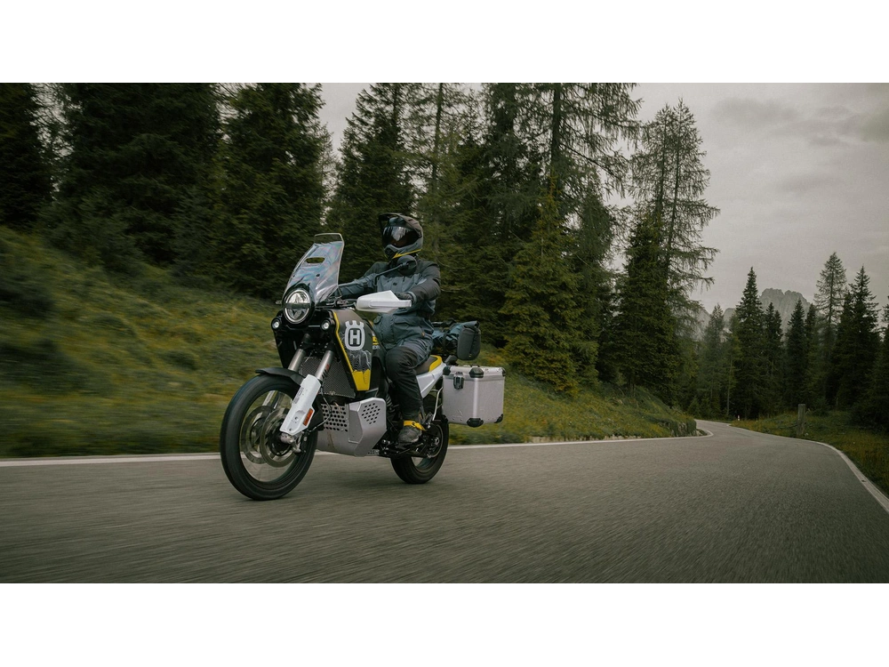 2027 Husqvarna Norden 901 Expedition alt