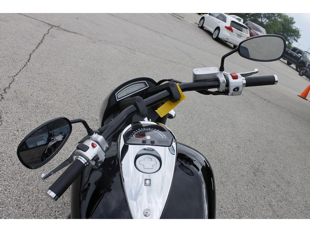 2025 Suzuki Boulevard M109r alt