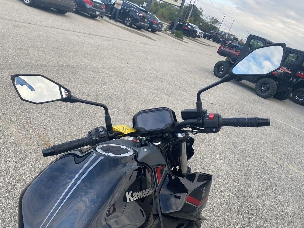 2025 Kawasaki Z650 alt