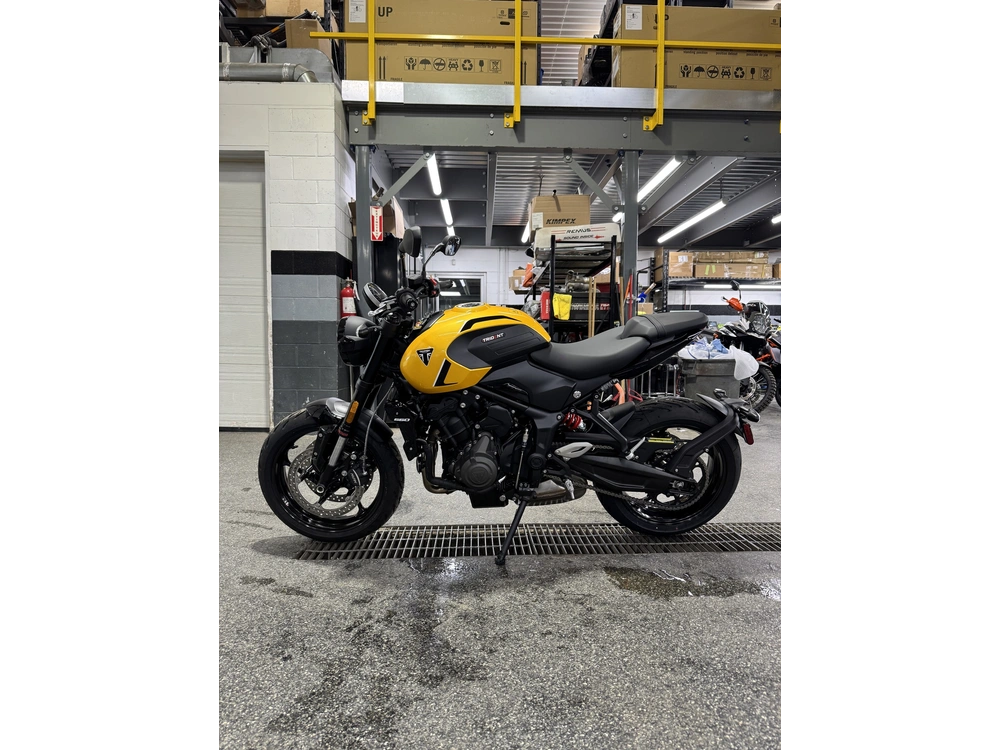 2026 Triumph Trident 660 alt