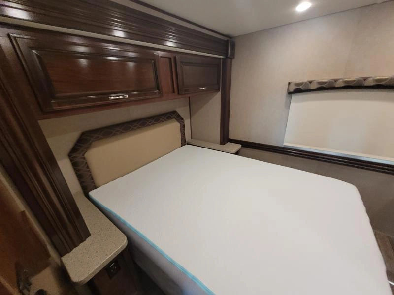 2017 Fleetwood Jamboree 31u alt