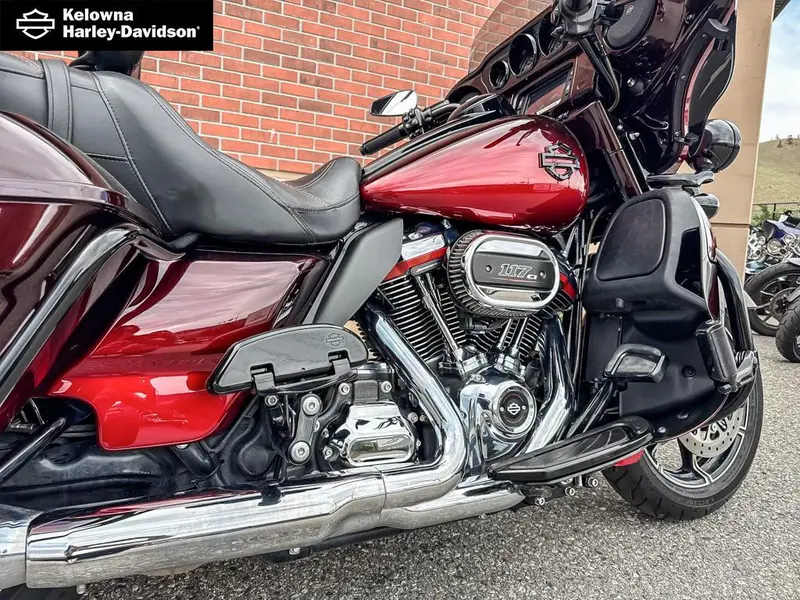 2018 Harley-Davidson FLHTKSE - CVO™ Limited thumbnail 18