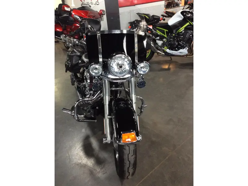 2011 Harley-Davidson Softail Heritage FLSTC Abs thumbnail 6